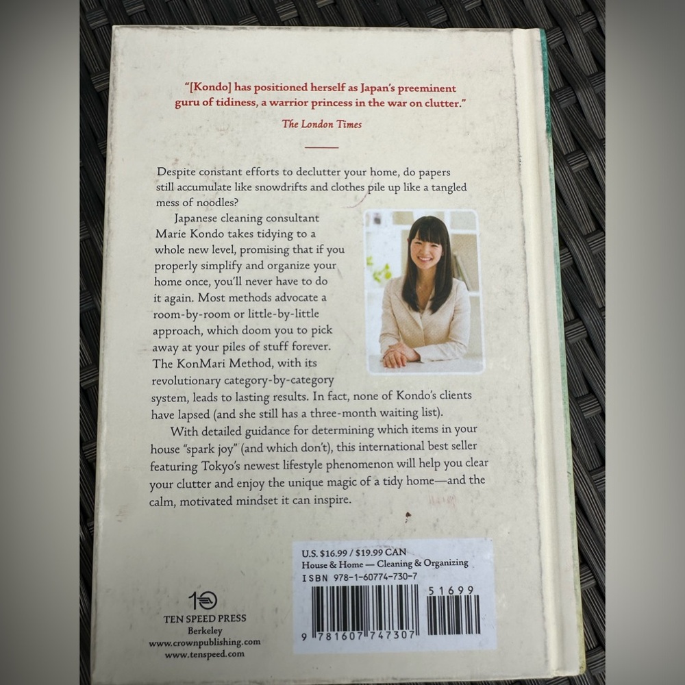 Marie Kondo Book Set: Spark Joy and The Life Changing Magic Art of Tidying Up - Picture 4 of 7